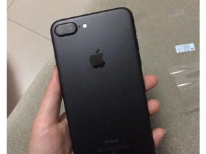 平果7亮黑色手机体验报告（一款黑科技力作，让你耳目一新）